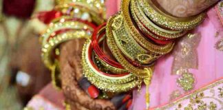 How to Pair Antique Gold Jewelry to Uplift Your Look