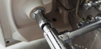 4 Tips to Find and Fix a Leaking Water Pipe in Your Home