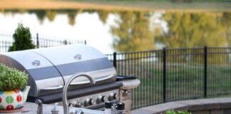 10 Features to Include in Your Outdoor Kitchen Design